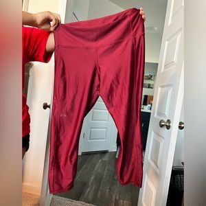 Burgundy under armor, capri leggings